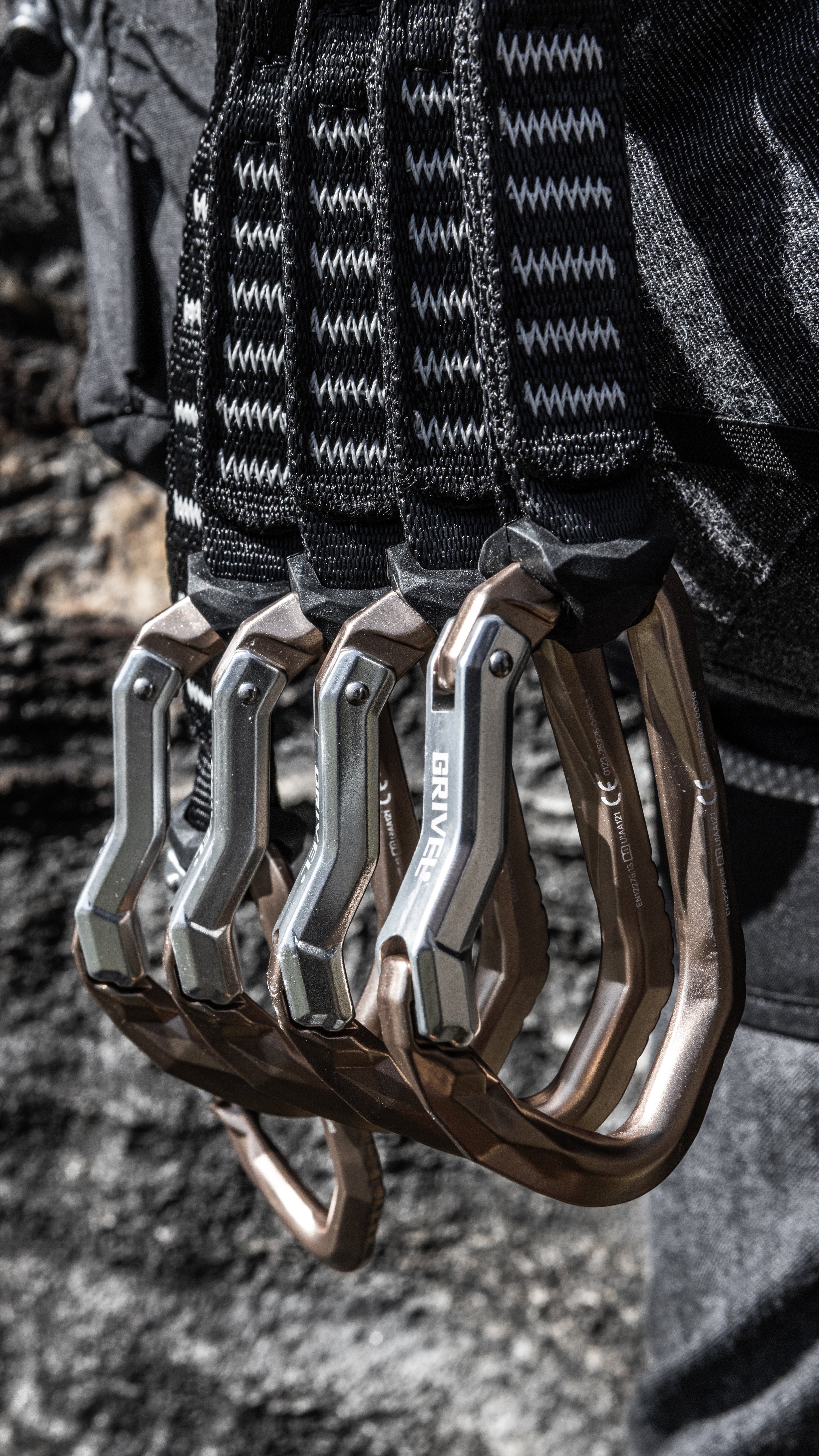 Grivel Stealth Bent K16B mousqueton doigt coudé