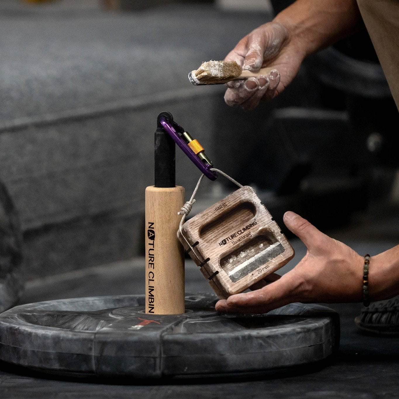 Nature Climbing Stone Hanger Smoked Edition poutre granit