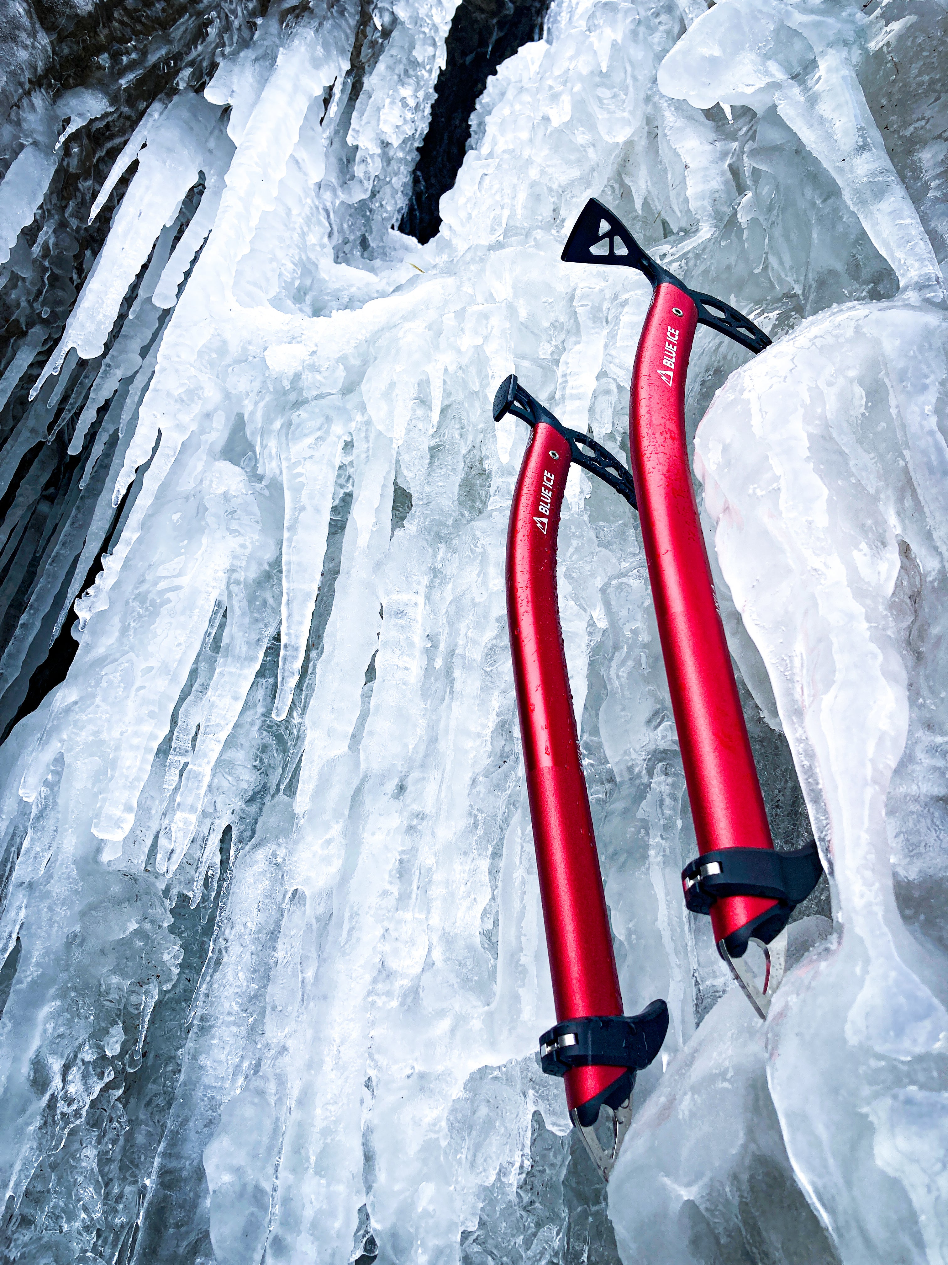 Blue Ice Akila Hammer piolet alpinisme 49 cm 345 g