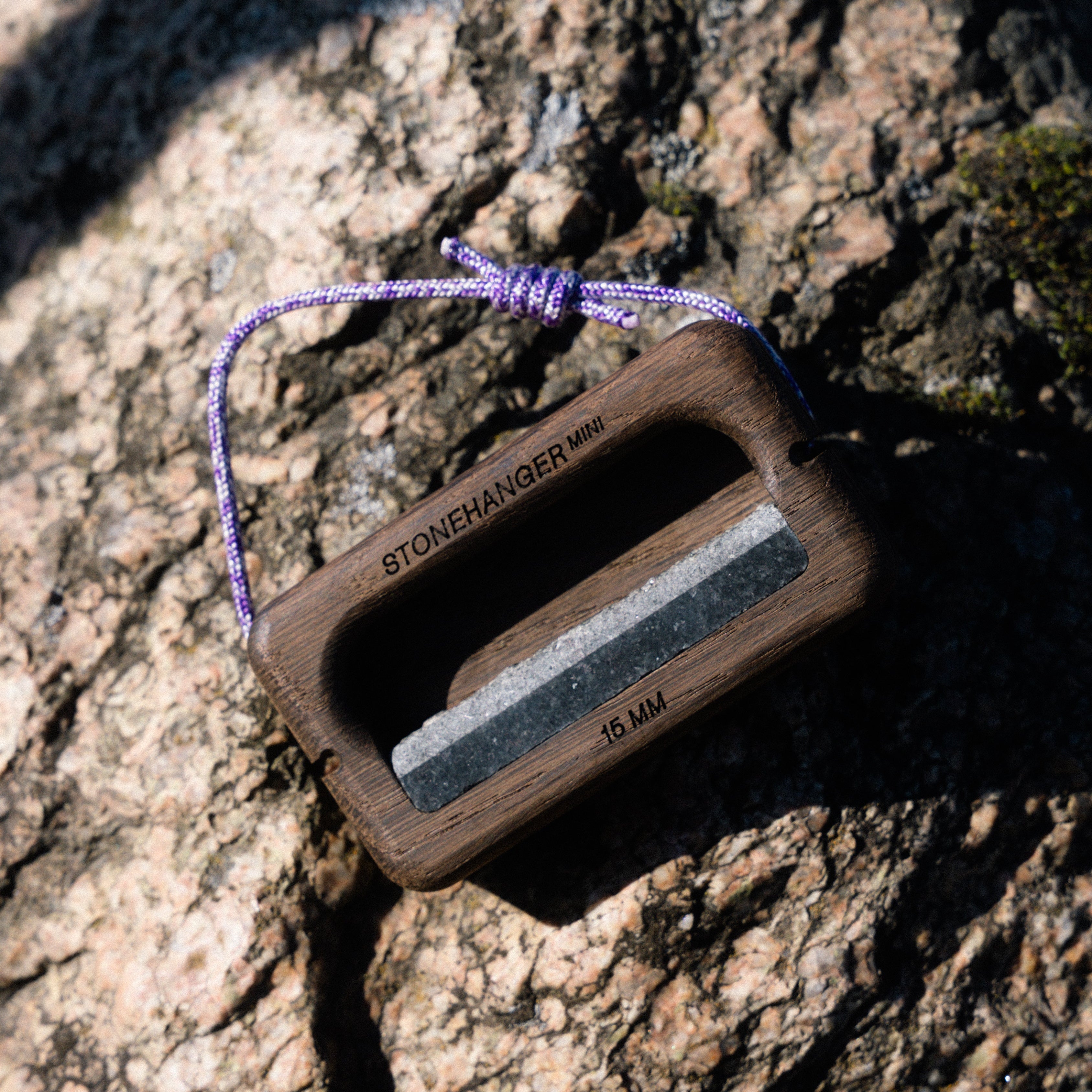 Nature Climbing Stone Hanger Mini poutre chêne fumé granit