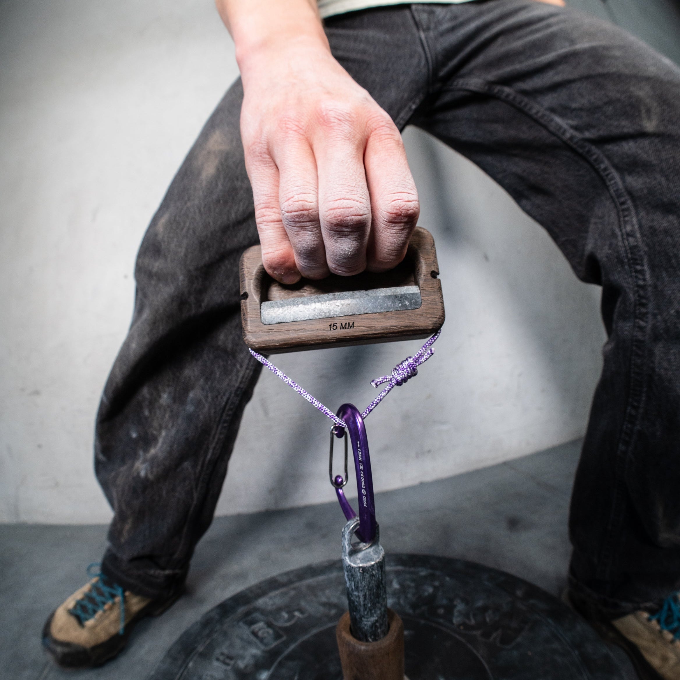 Nature Climbing Stone Hanger Mini poutre chêne fumé granit